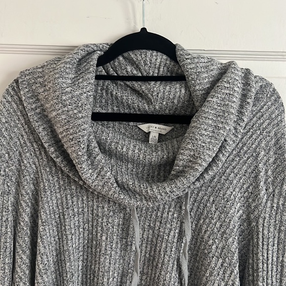 Light gray Lucky Brand turtle neck sweater. Excellent condition. Size large. - Picture 2 of 9